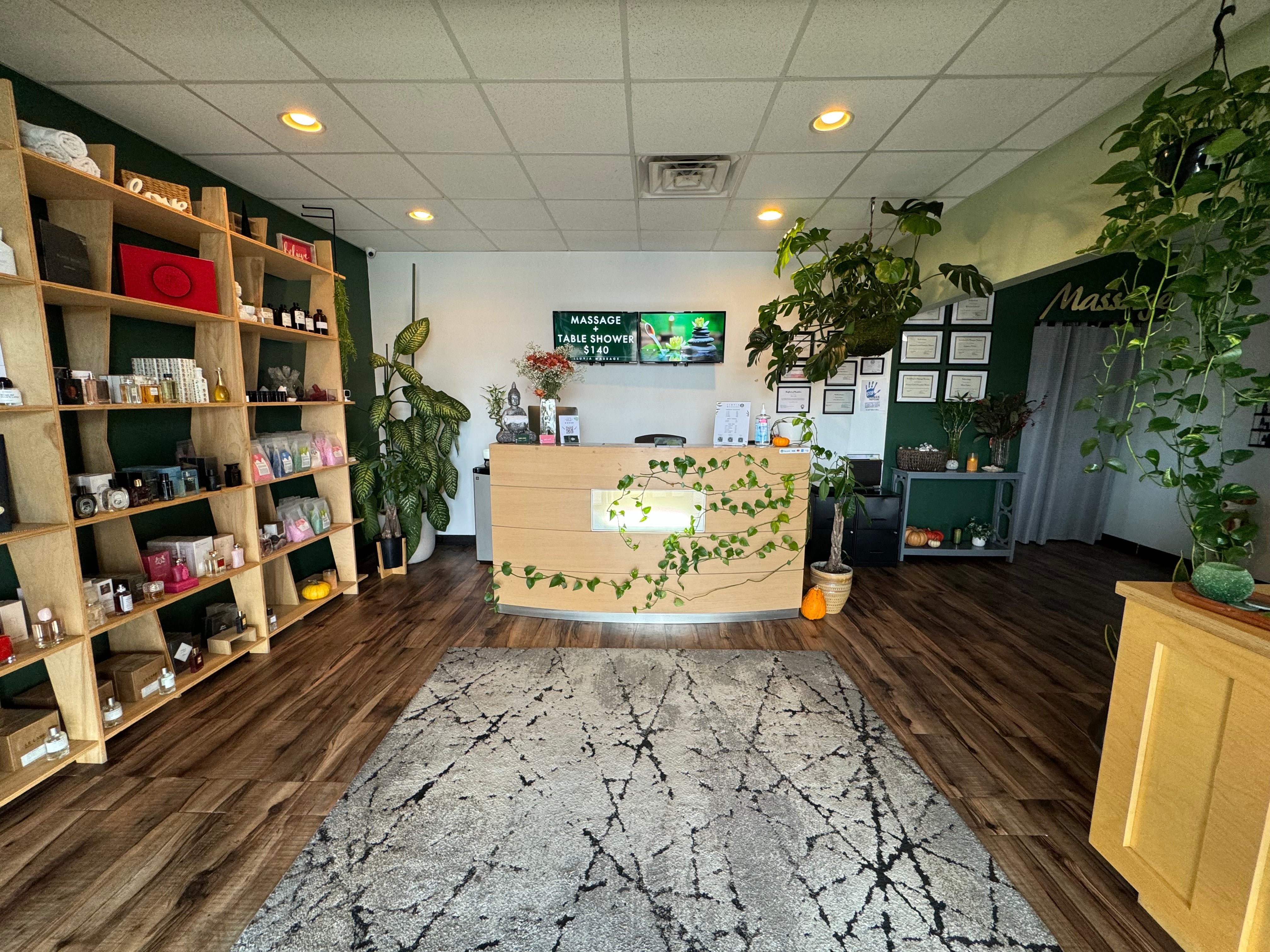 lluvia massage reception area